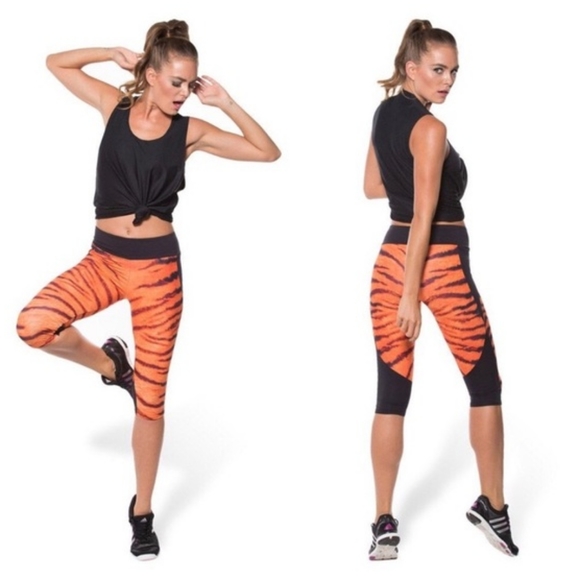 Blackmilk Tiger Stripe Crop Leggings - Picture 1 of 14